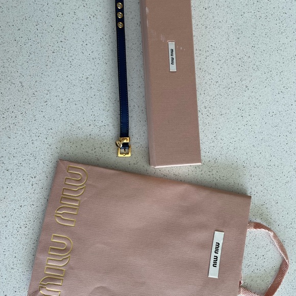 Brand new AUTHENTIC Miu Miu Prada leather bracelet in navy with gold hardware. - Picture 4 of 6